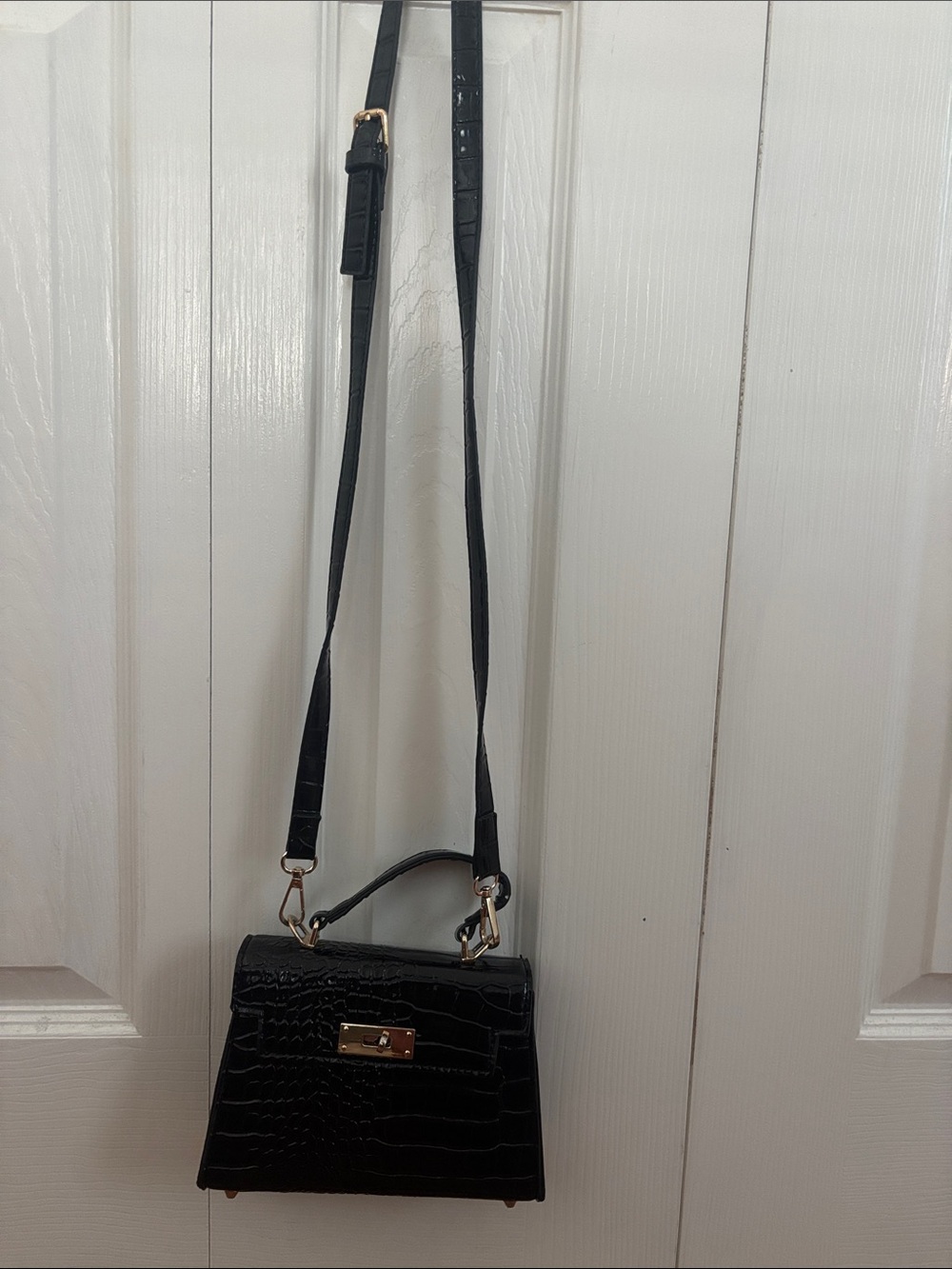 SHEIN Black Croc-Embossed Top-Handle Crossbody Bag